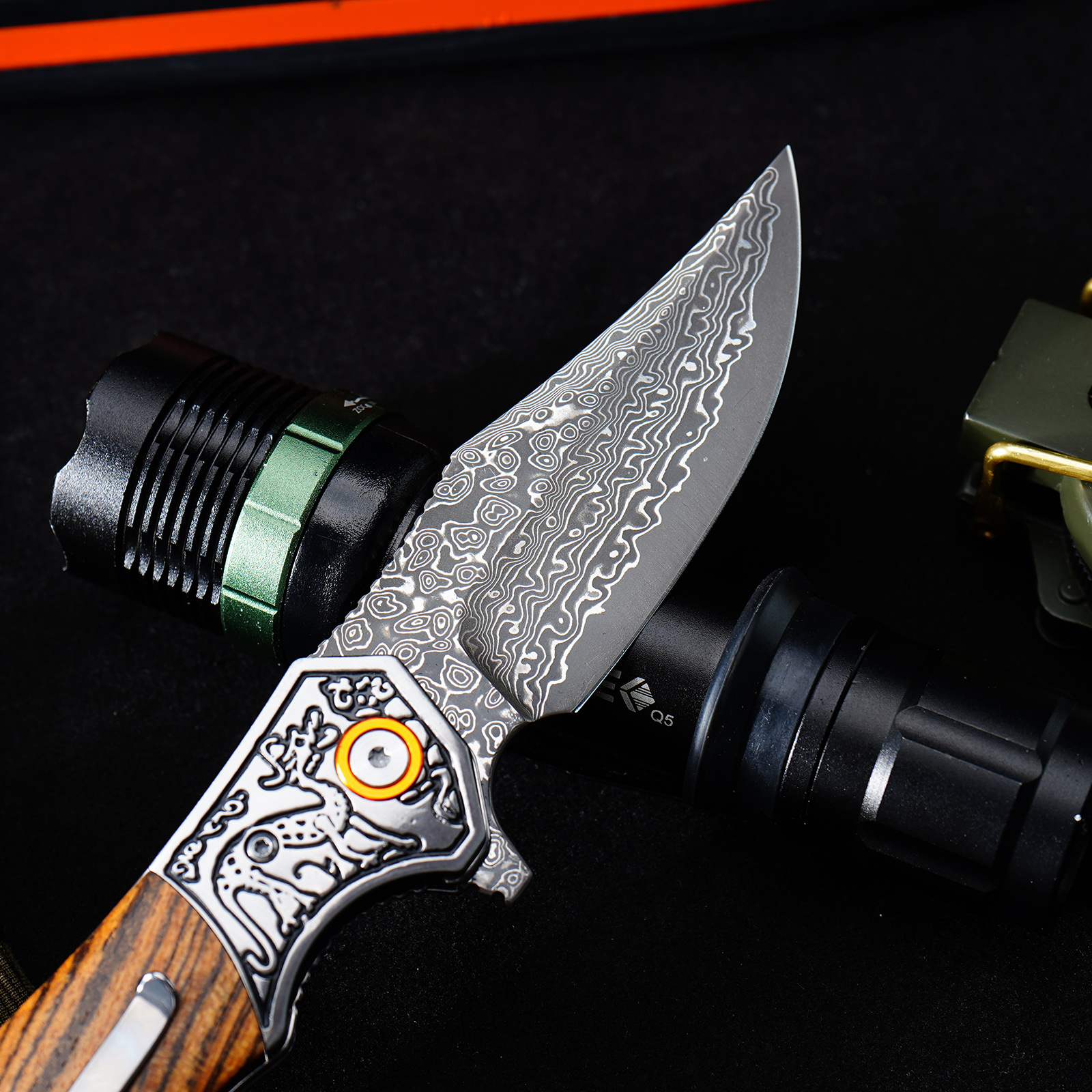 Tunafire GT-DM052 Damascus Steel Folding Knife, Zebra Wood Handle With Carved Steel Bolster Portable EDC Pocket Knife Outdoor Survival Tool