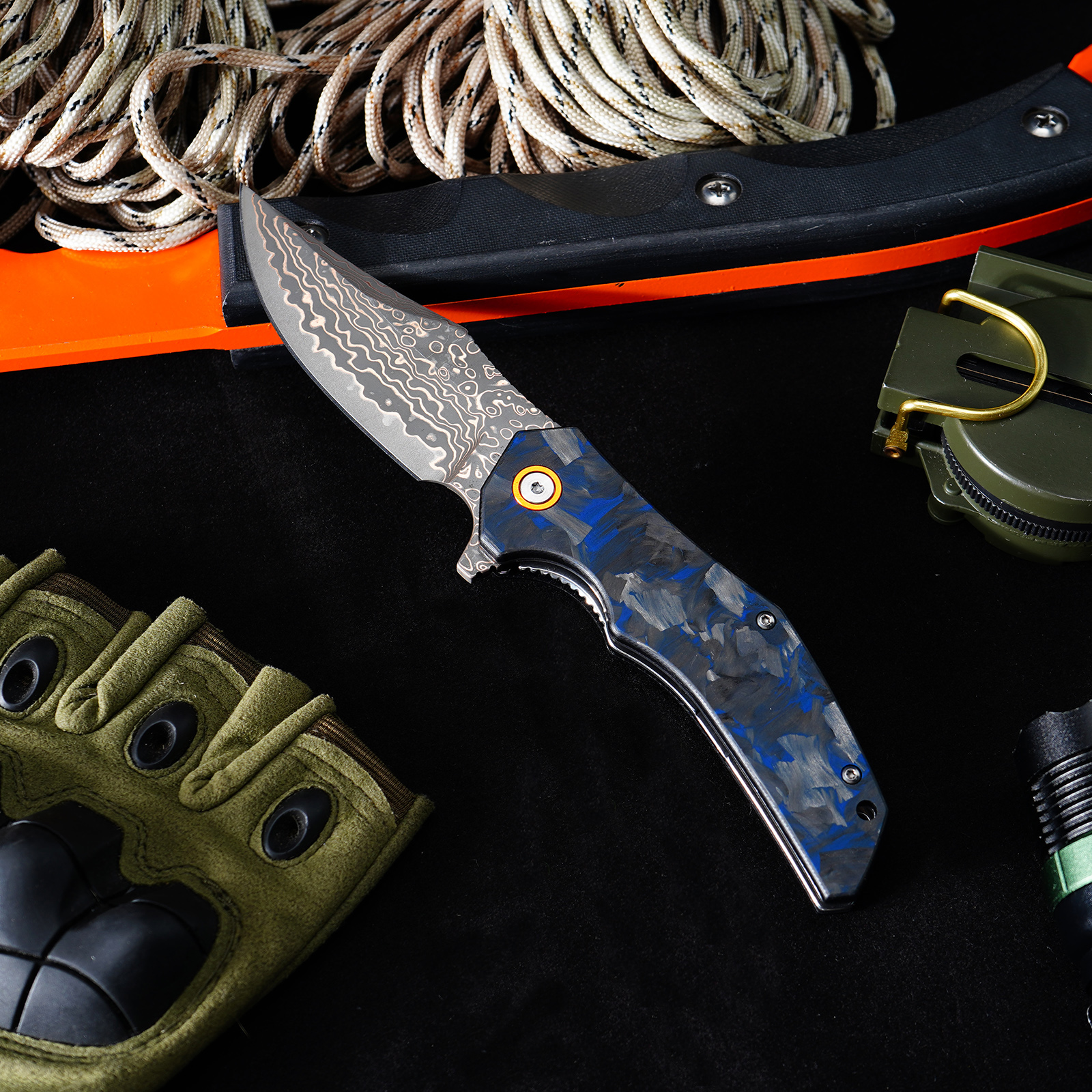 Tunafire Knife GT-DM052-1 Blue Carbon fiber Handle Flipper Knife VG10 steel core Yellow brass Damascus steel pattern Blade Camping Pocket Knives
