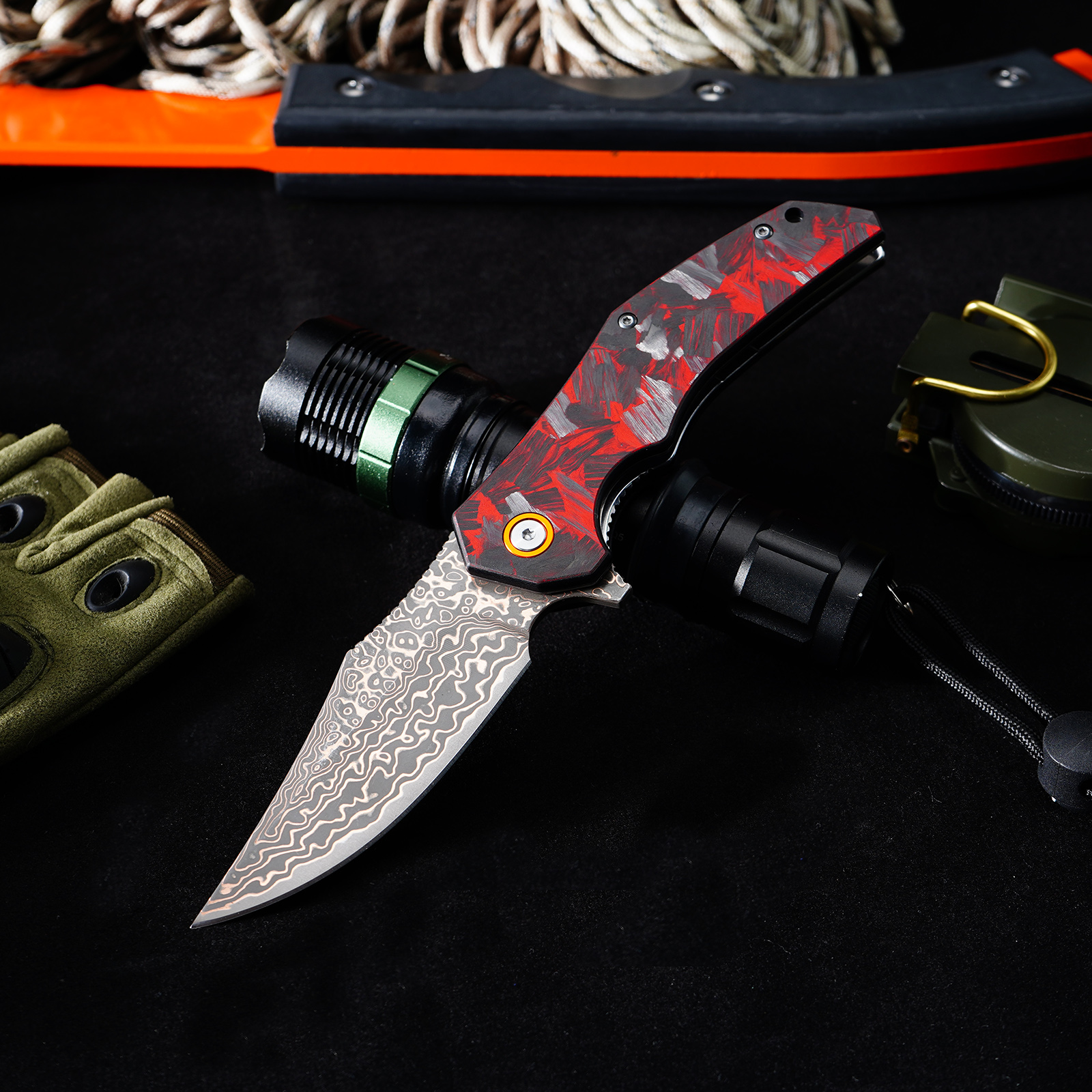 Tunafire Knife GT-DM052-1 Red Carbon fiber Handle Flipper Knife VG10 steel core Yellow brass Damascus steel pattern Blade Camping Hunting Knives