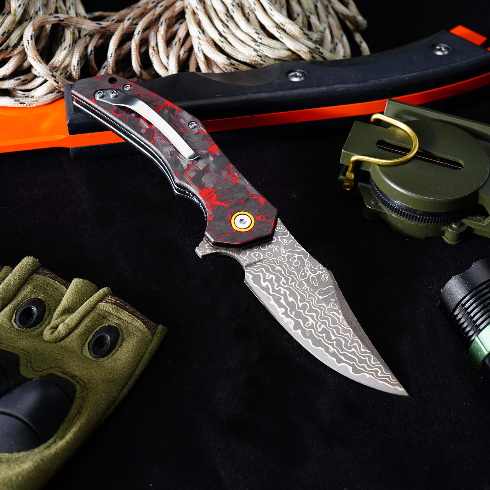 Tunafire Knife GT-DM052-1 Red Carbon fiber Handle Flipper Knife VG10 steel core Yellow brass Damascus steel pattern Blade Camping Hunting Knives
