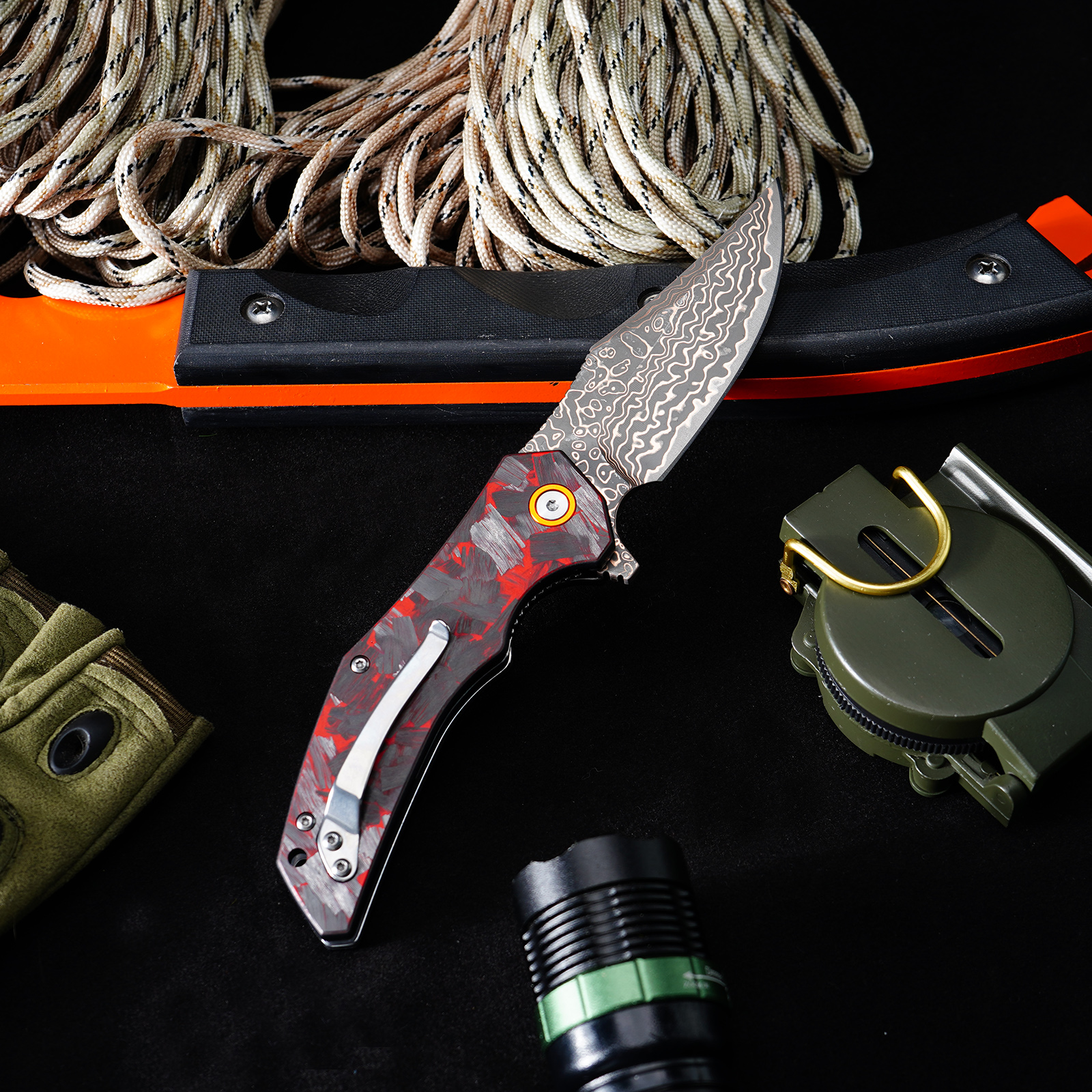 Tunafire Knife GT-DM052-1 Red Carbon fiber Handle Flipper Knife VG10 steel core Yellow brass Damascus steel pattern Blade Camping Hunting Knives