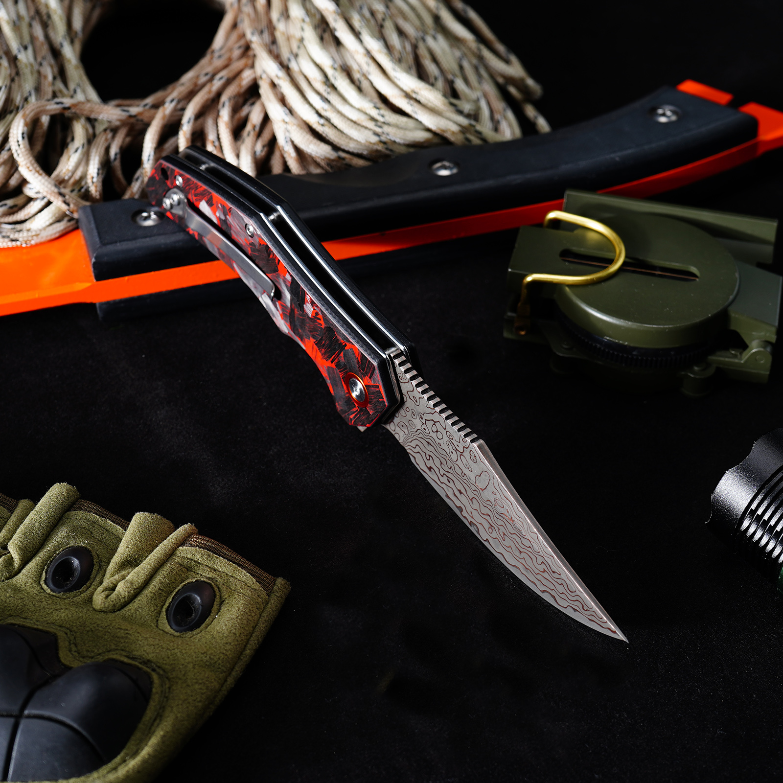 Tunafire Knife GT-DM052-1 Red Carbon fiber Handle Flipper Knife VG10 steel core Yellow brass Damascus steel pattern Blade Camping Hunting Knives