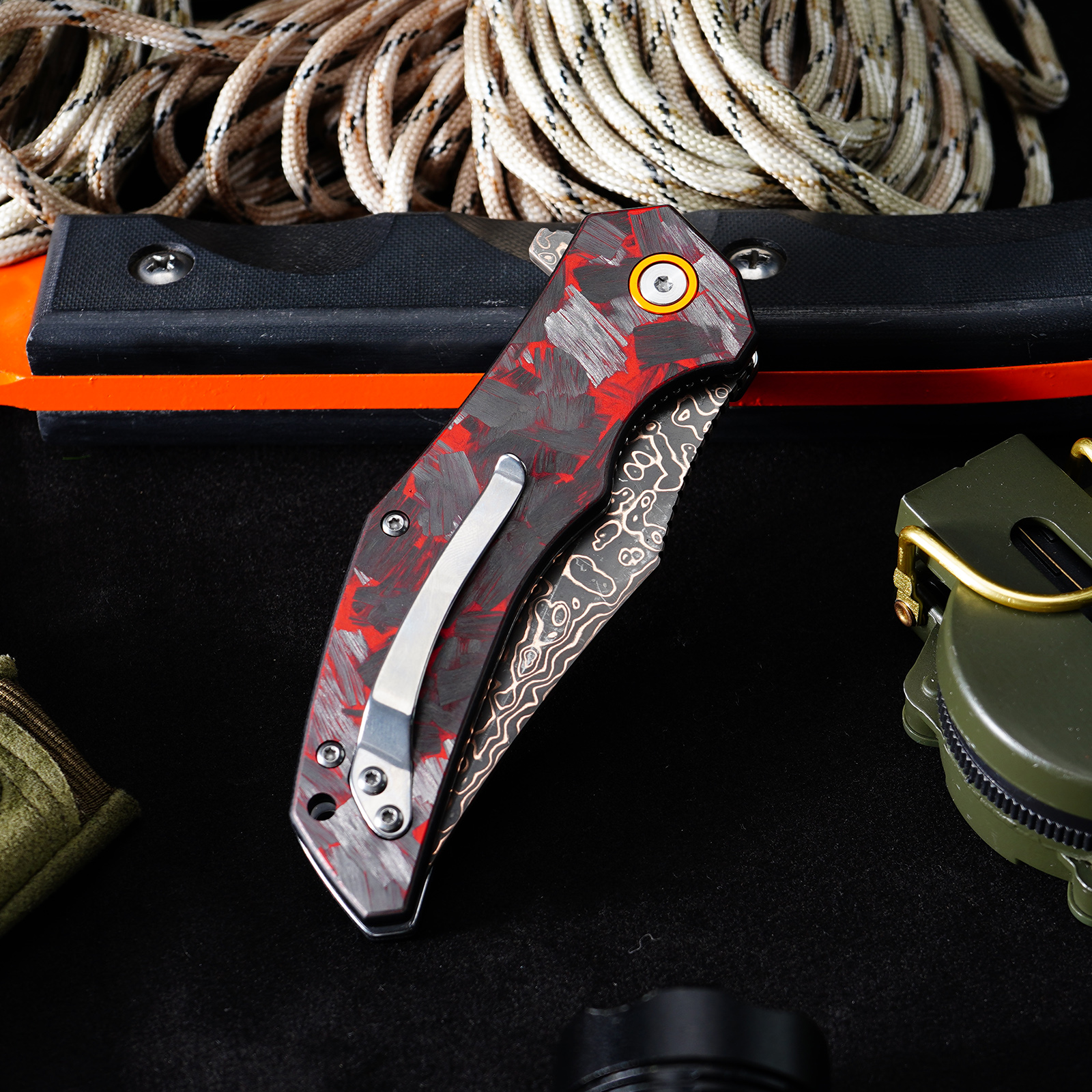 Tunafire Knife GT-DM052-1 Red Carbon fiber Handle Flipper Knife VG10 steel core Yellow brass Damascus steel pattern Blade Camping Hunting Knives
