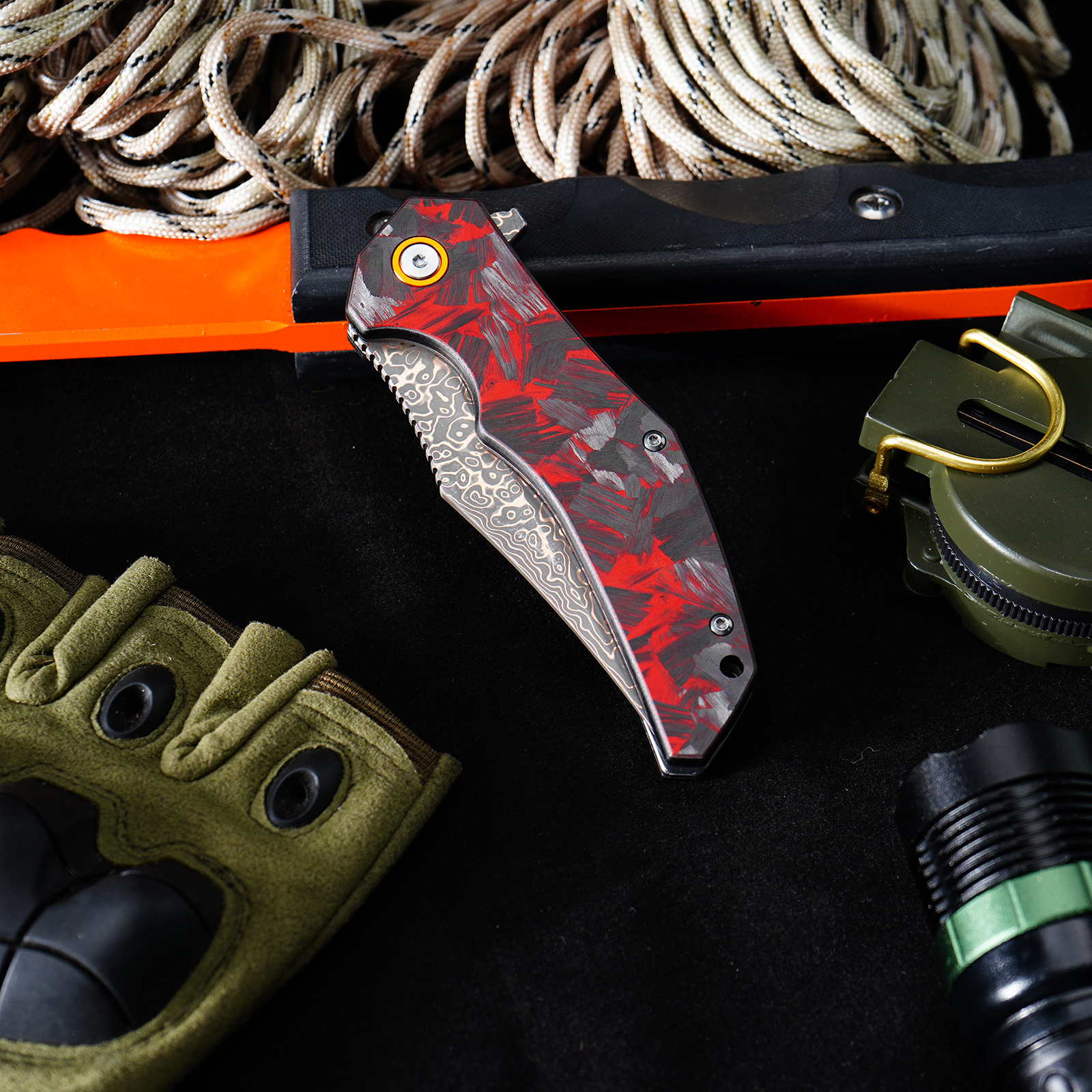Tunafire Knife GT-DM052-1 Red Carbon fiber Handle Flipper Knife VG10 steel core Yellow brass Damascus steel pattern Blade Camping Hunting Knives