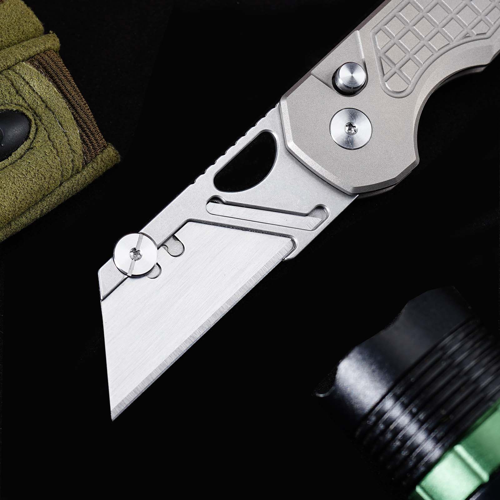 Tunafire MGD-1 Portable Foldable Multi-functional Cutting Knife, Carbon steel detachable blade, Titanium alloy rear clip EDC knife